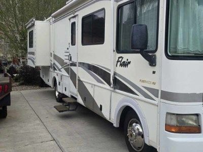 2001 Fleetwood Flair 31 FT V10 $11,900 O.B.O