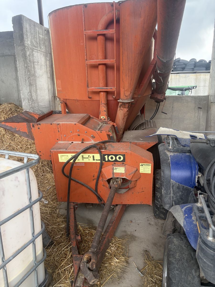 GEHL 100 grinder