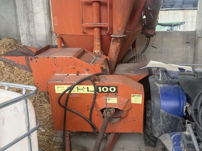 GEHL 100 grinder
