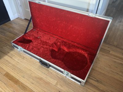 Professional grade flight case for Gibson Les Paul
