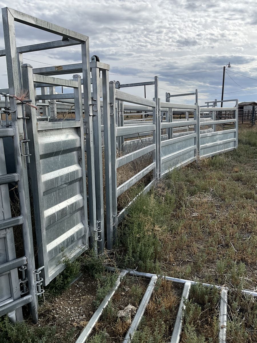 *** Used Brazzen Livestock Equipment *** NEED TO SELL