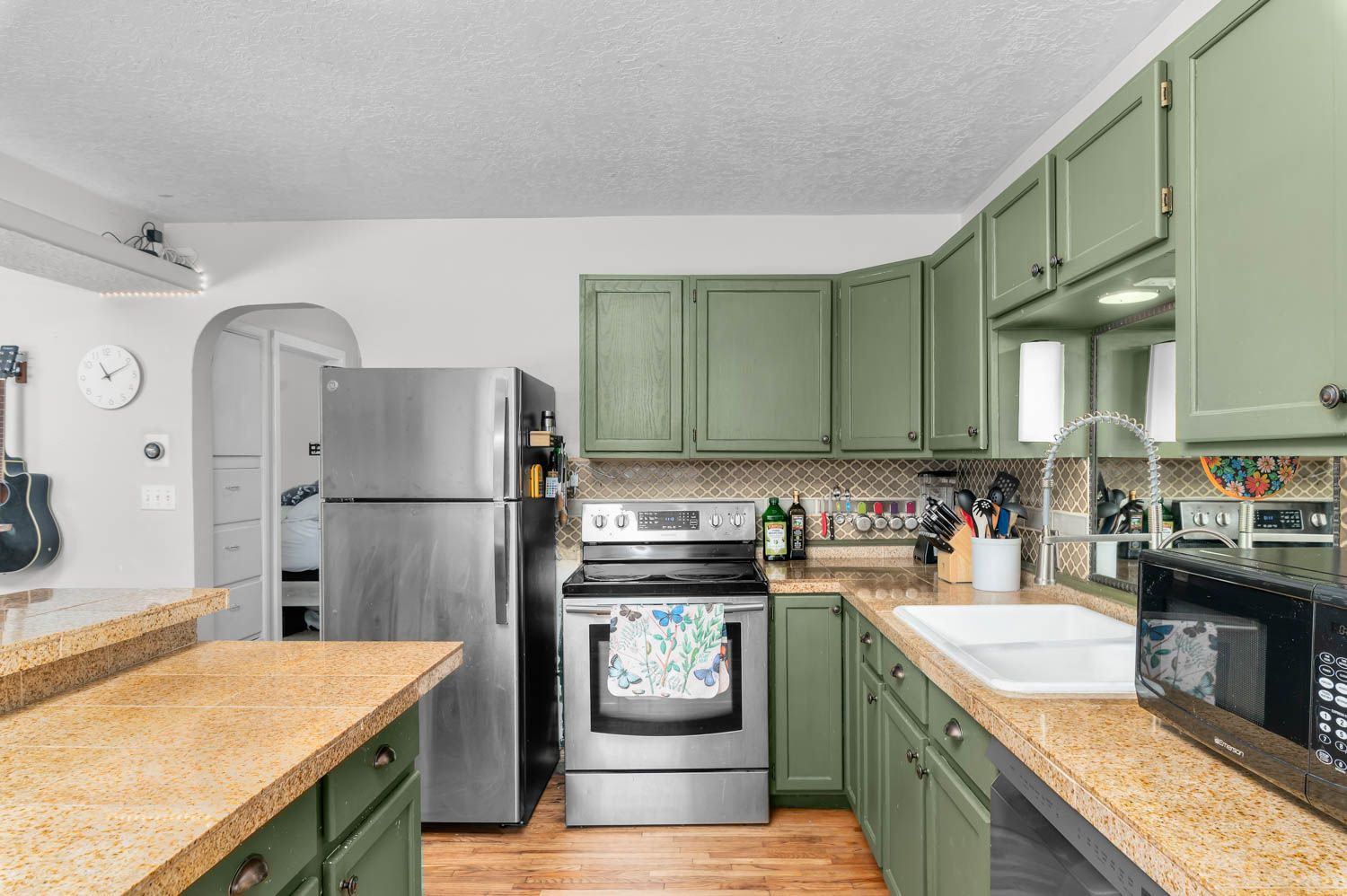 Main image 11