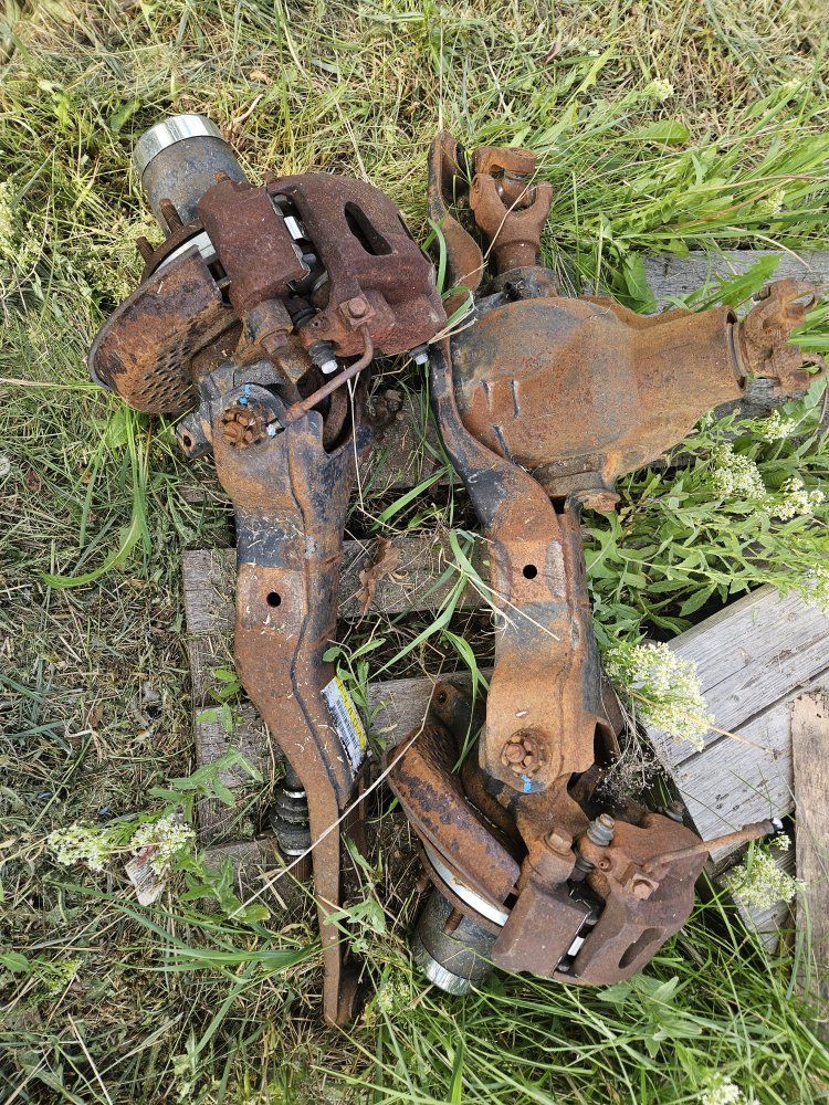1986 Ford F-250 Dana 44HD TTB Front Axle Assembly – 4x4 – 8 Lug - $450 OBO