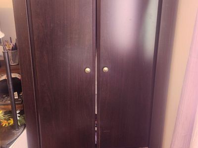 Hutch tyoe of closet