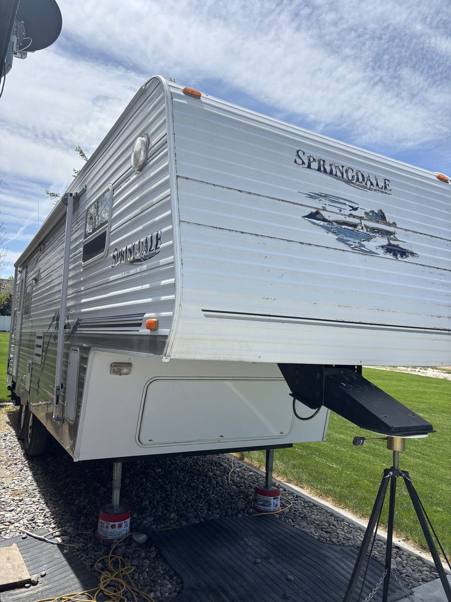 Keystone Springdale 245 RLLS  5th wheel 2004