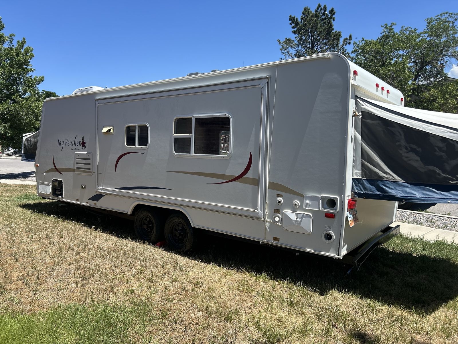 2005 Jayco Jay Feather. Hybrid travel trailer. 25 foot .