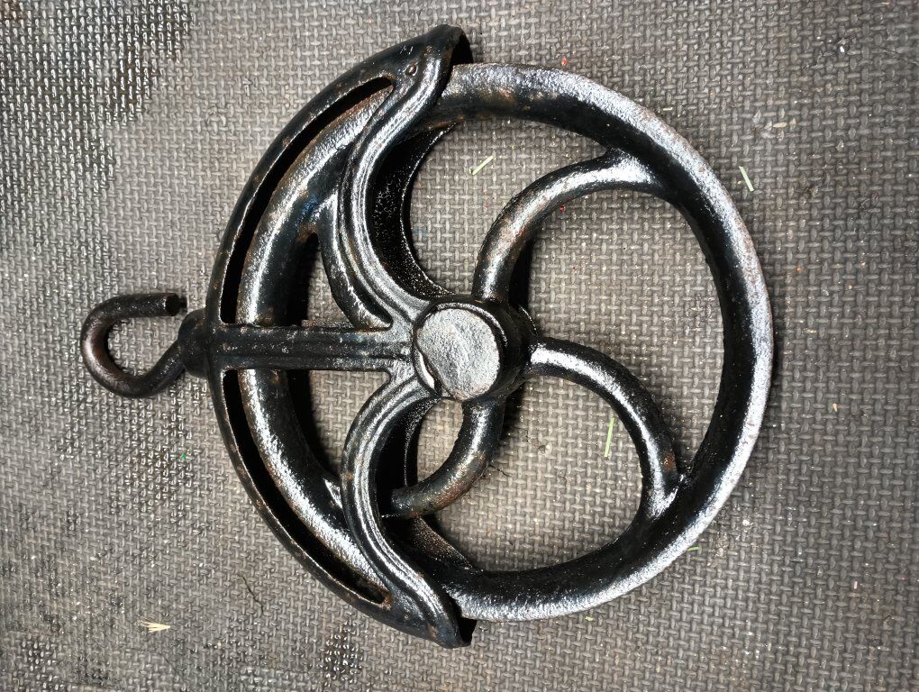 ANTIQUE WELL PULLEY