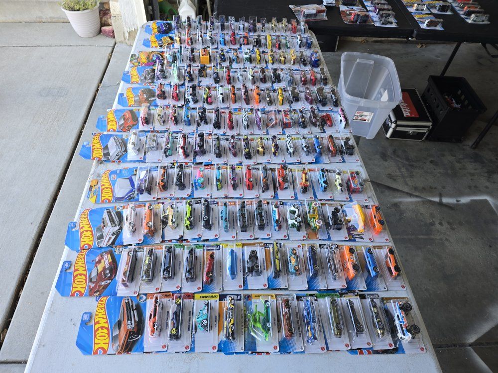 HotWheels lots of Hot Wheels