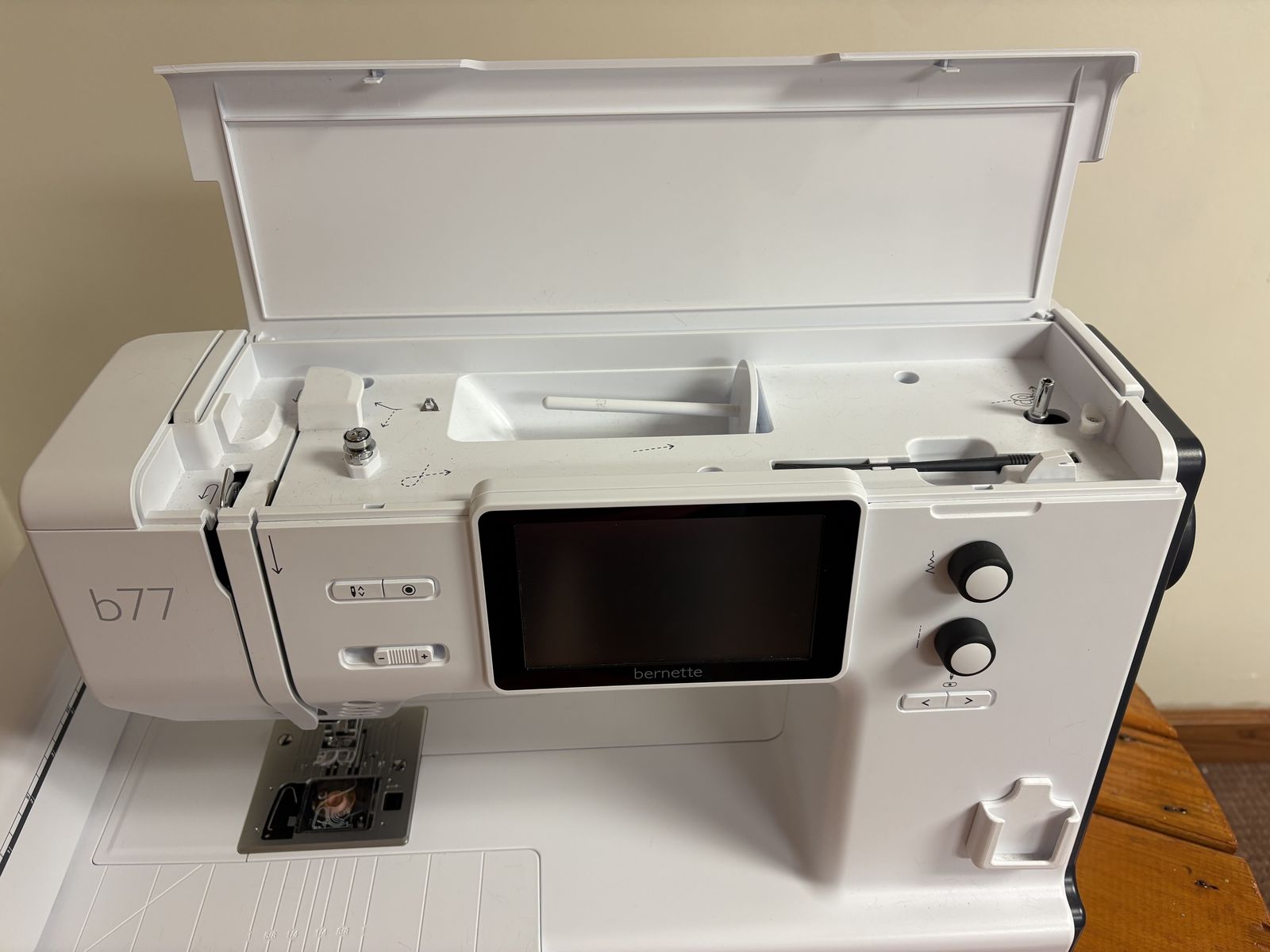 Bernette B77 sewing machine