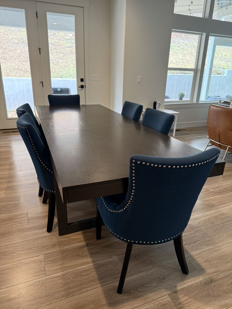 Dining Table & Chairs