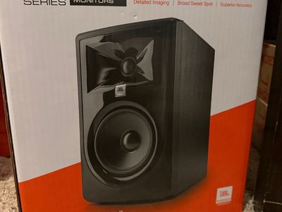 2 JBL powered studio monitors