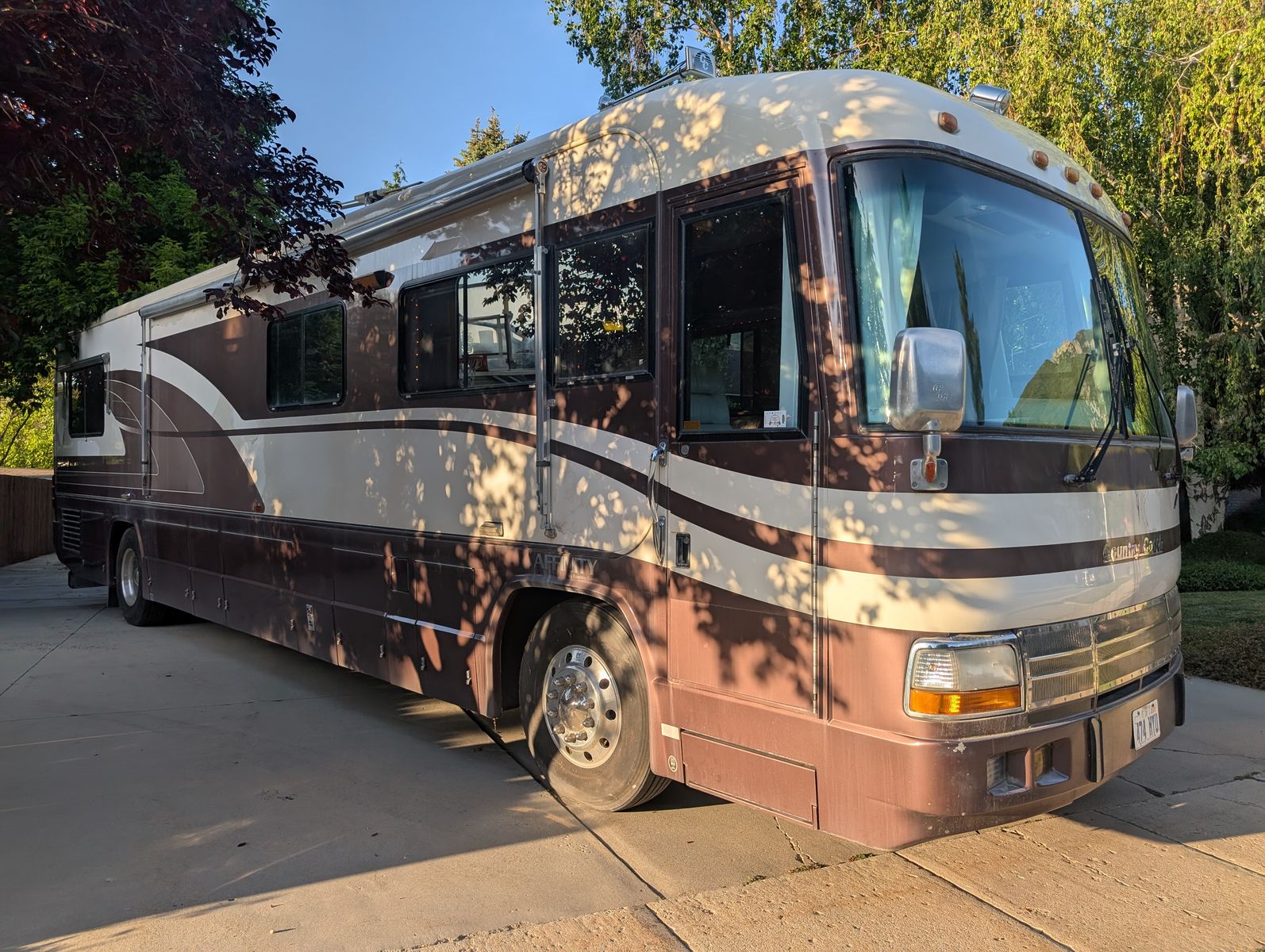 1996 Country Coach Affinity 40' — Single Owner — 51,746 Miles