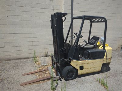 Hyster Forklift - Used Industrial Forklift for Warehouse or Construction - Heavy Duty Material Handling
