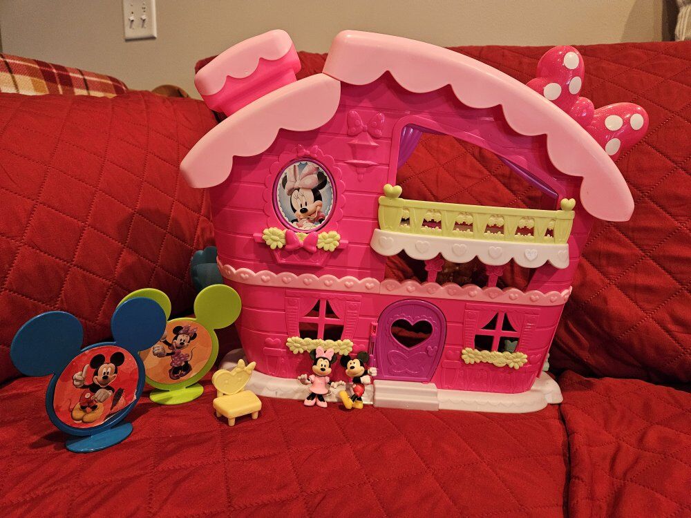 Minnie Mouse House