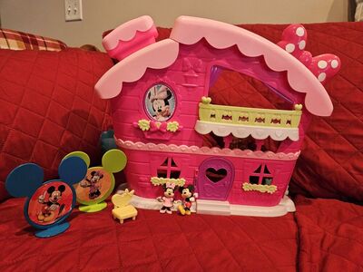 Minnie Mouse House