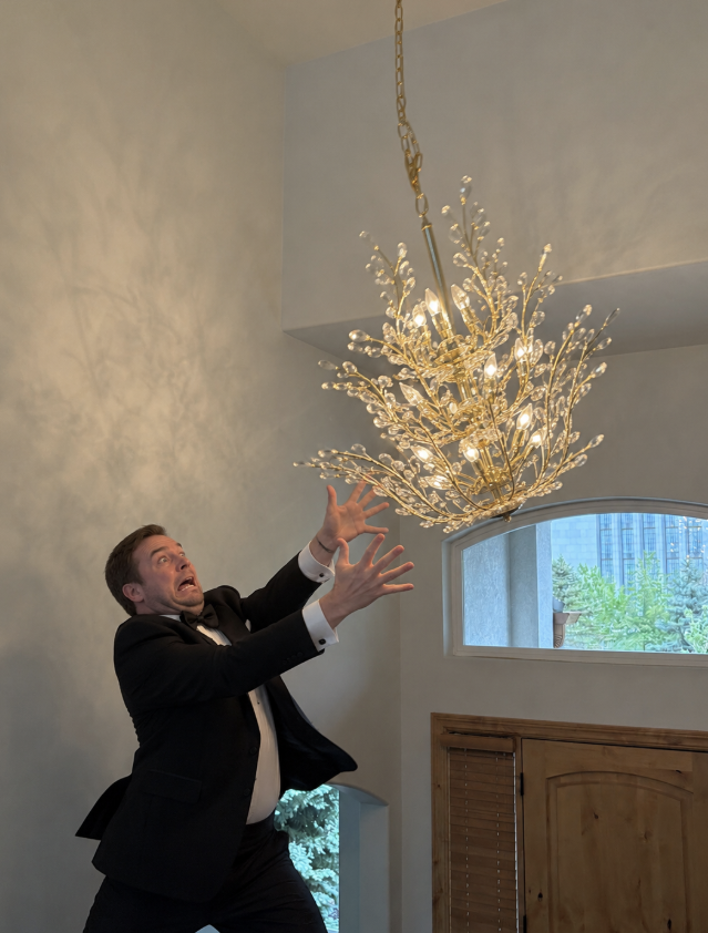 Aspen polished gold clear crystal 18 light chandelier $600 cash/venmo in Draper