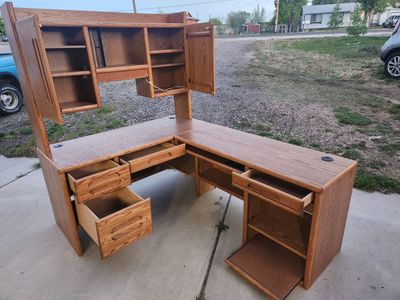 Oak Executive Large Office Desk with Computer Tower/Hutch L or I Shape