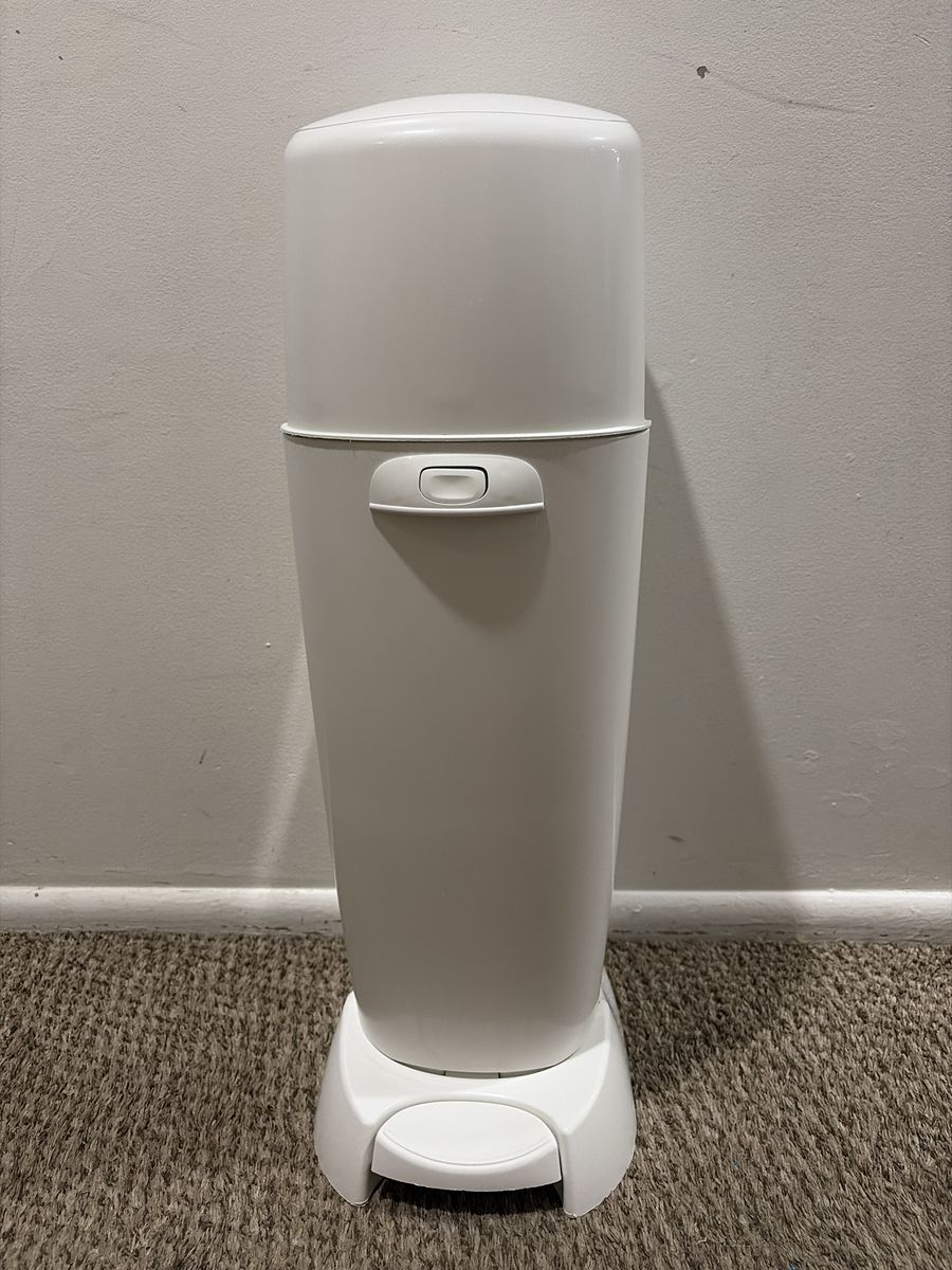 Diaper Genie Complete Diaper Pail - Cleaned & Sanitized