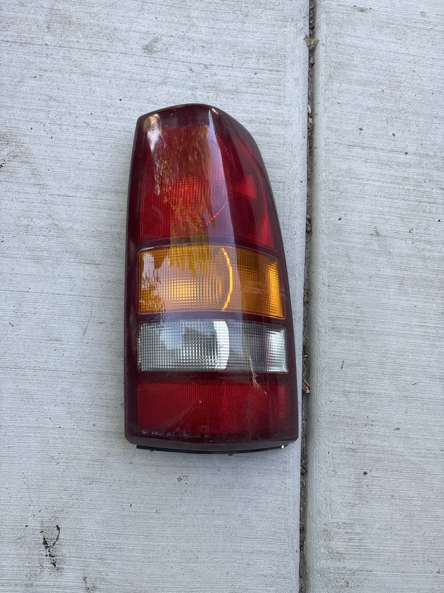 Guide Automotive Tail Light Assembly Lens R hand for 99-Chevrolet truck