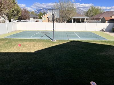 Basketball/Pickleball court