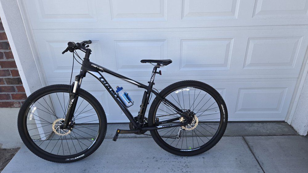 Giant Revel 29er Mountain Bike - Black, Size Small, Disc Brakes