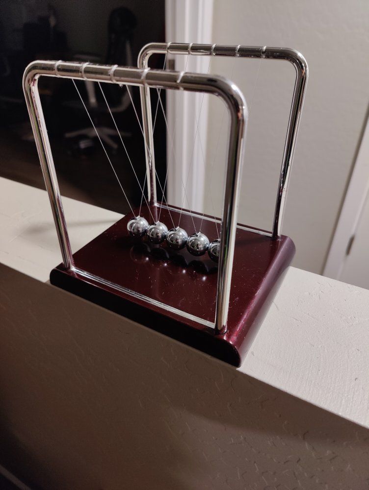 Newton's Cradle Balance Balls - Desk Toy Science Physics Gadget