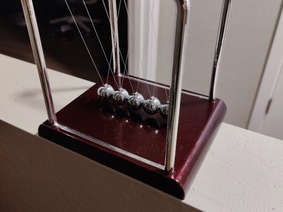 Newton's Cradle Balance Balls - Desk Toy Science Physics Gadget