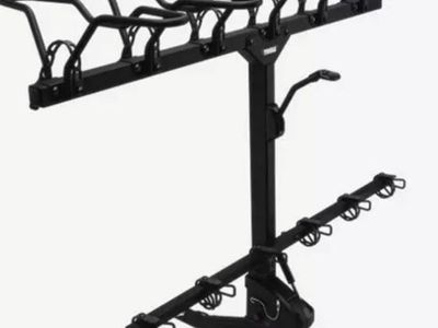 LIKE NEW- Thule Revert 6 Vertical Hitch