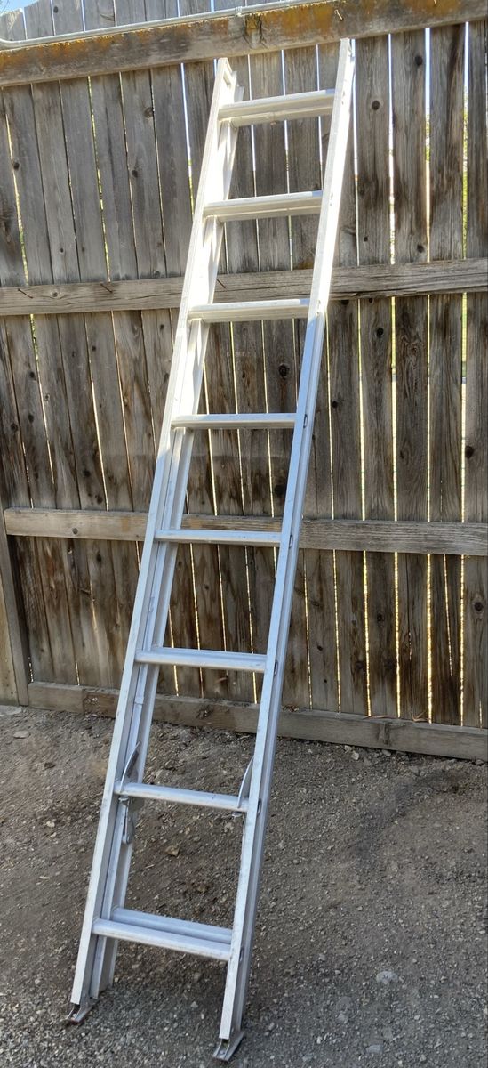 8’ aluminum extension ladder