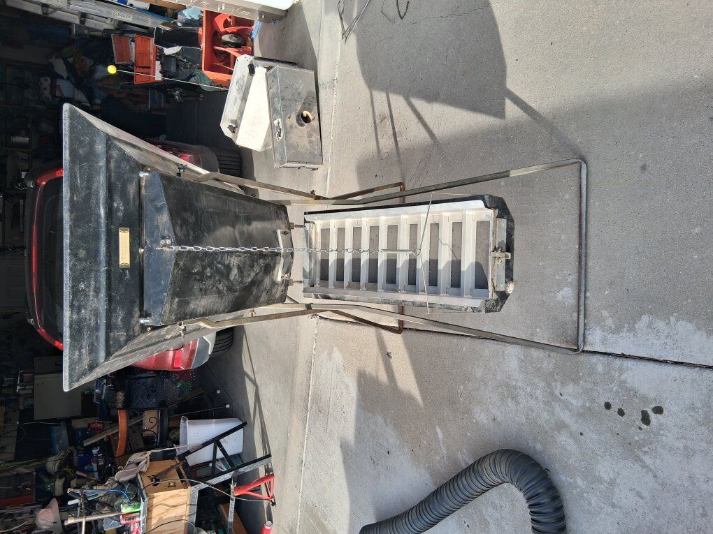 Keene 151 vibrostatic dry washer with blower.