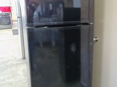 18 cf Top Freezer Refrigerator~90 Day Guarantee~28 Inch Wide