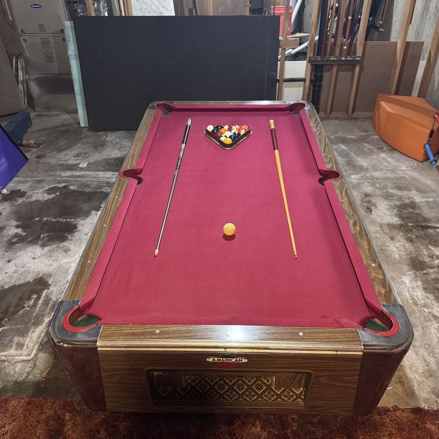 8’ Pool Table