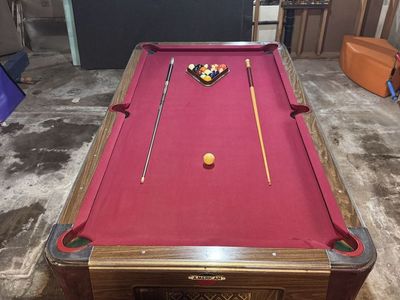 8’ Pool Table