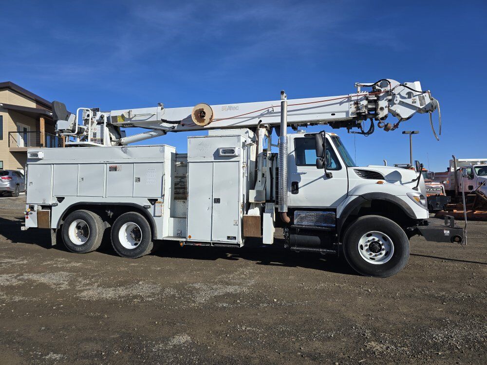 2008 International 60' Digger Derrick