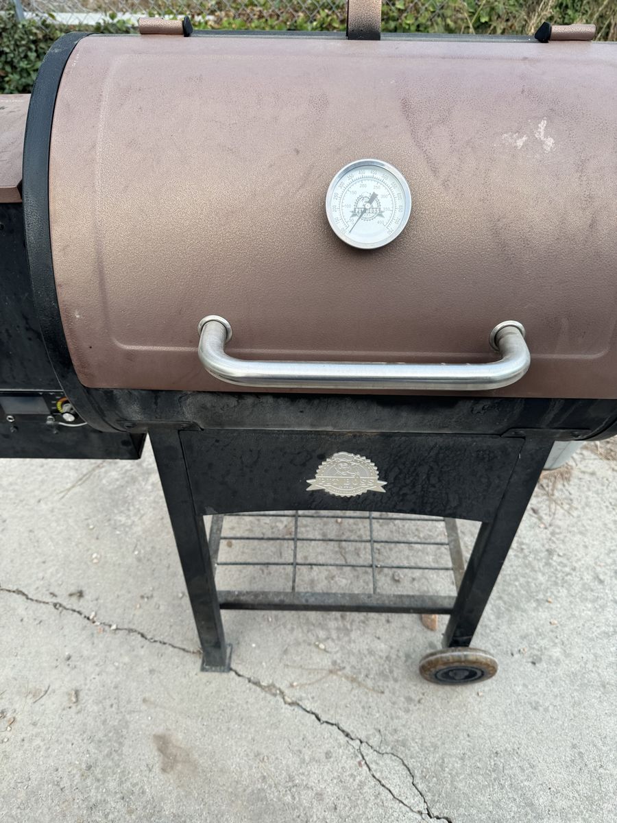 Pit Boss Pellet Smoker - Black and Brown