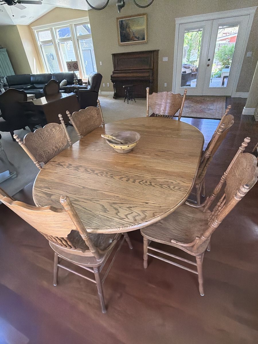 Solid Oak Dining Table with 6 Matching Chairs