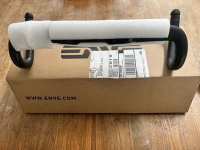 ENVE SES AR integrated Cockpit