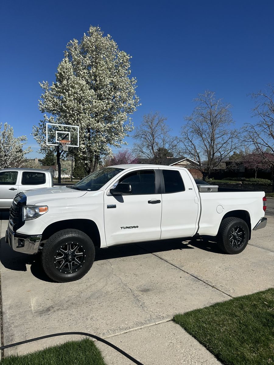 2015 Toyota Tundra SR5