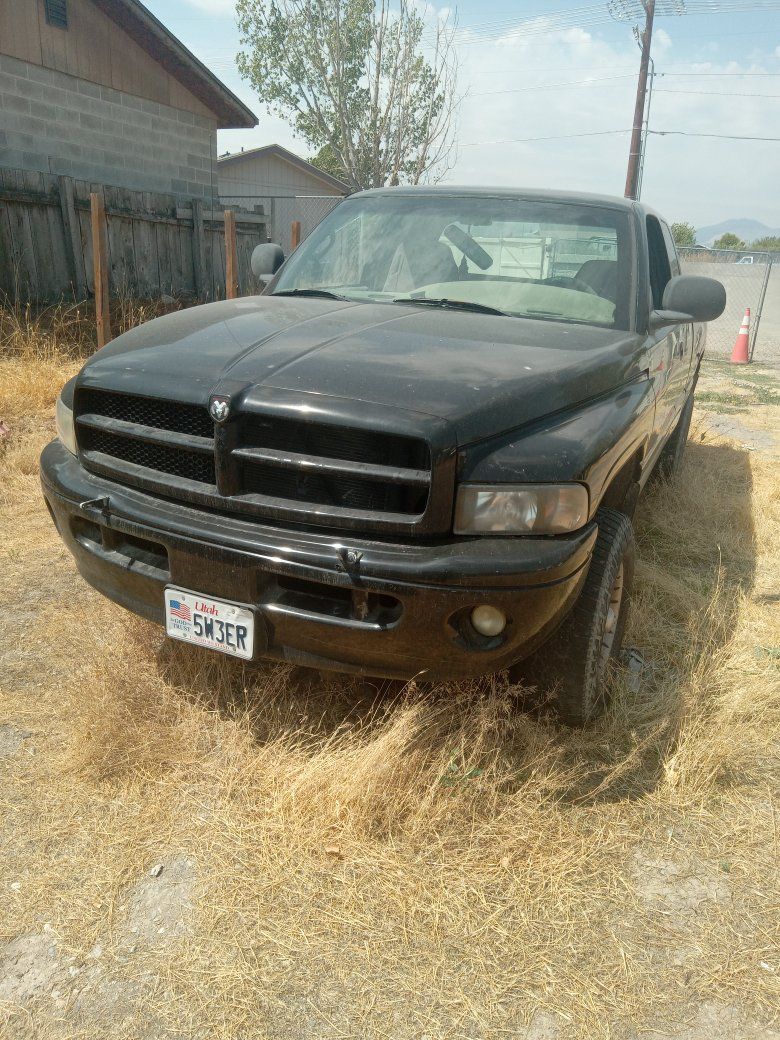 2000 Dodge 4x4 for parts