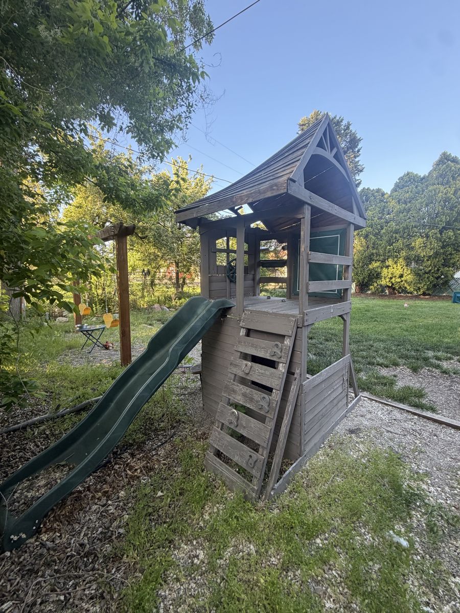 Damaged play tower w/ Slide