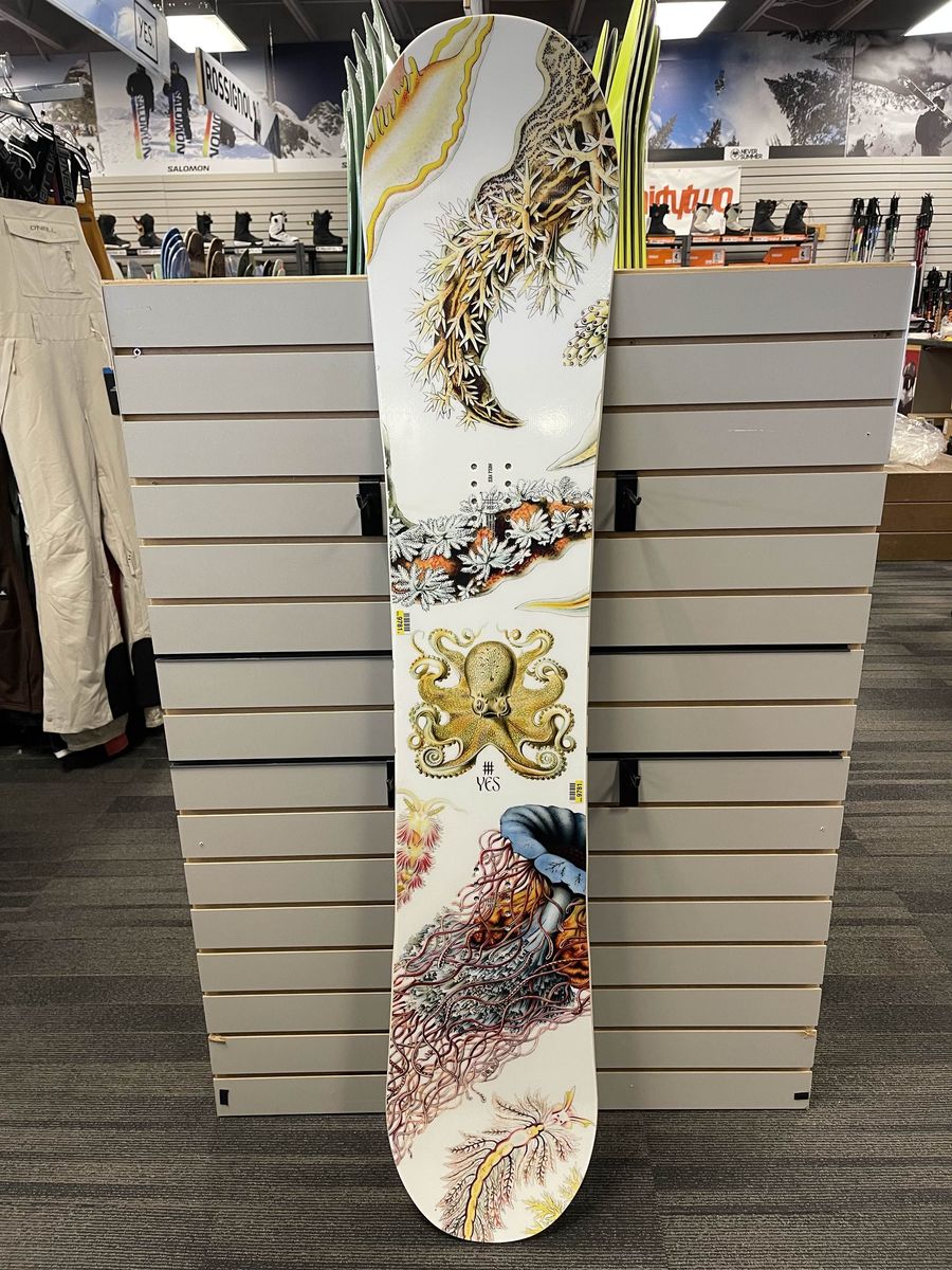 YES Hel Yes 149cm Snowboard - Used (2026)