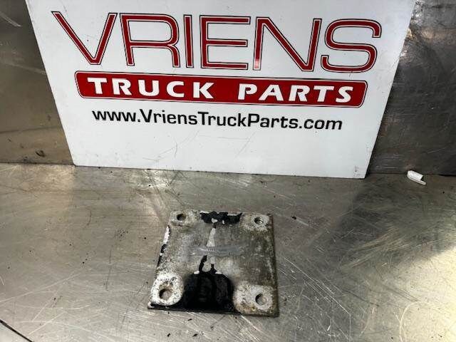 KENWORTH SPACER-ENGINE SPRT REAR SQ 6X184X184 AL K221-3671-4 CAST# K221-3671B