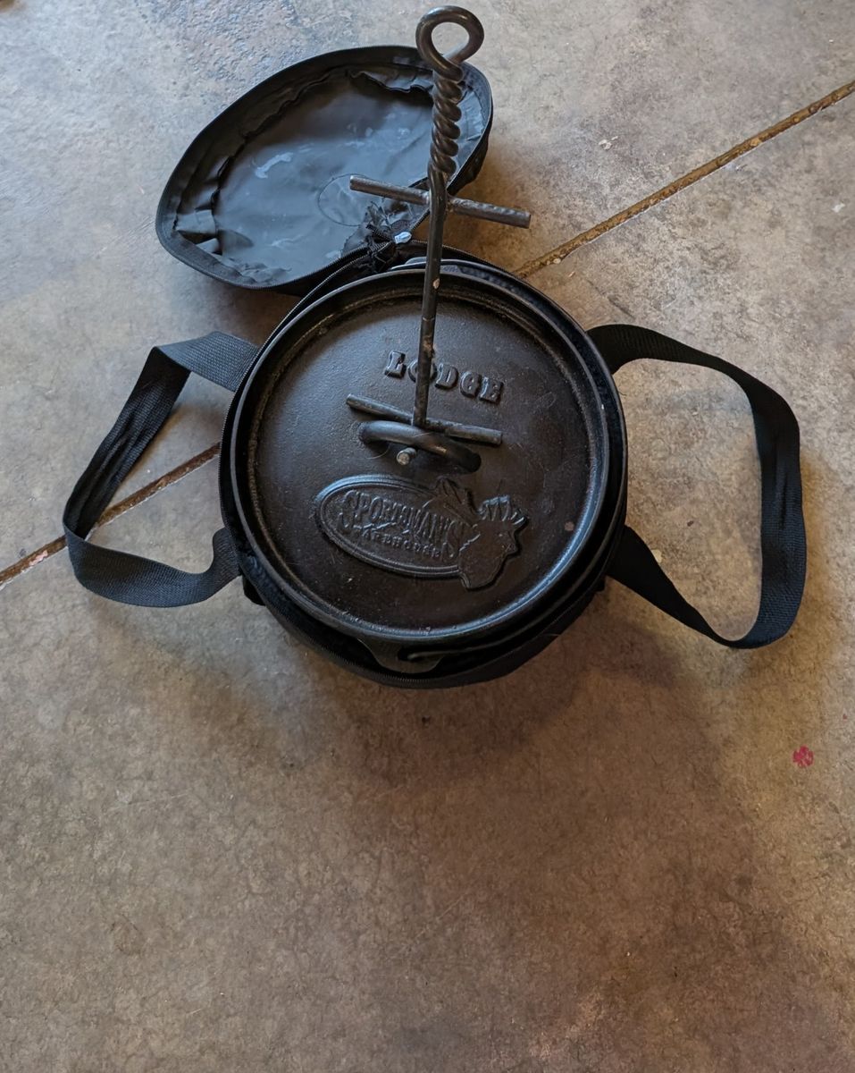 Lodge Cast Iron Dutch Oven with Lid Lift Handle and Camping Carry Case