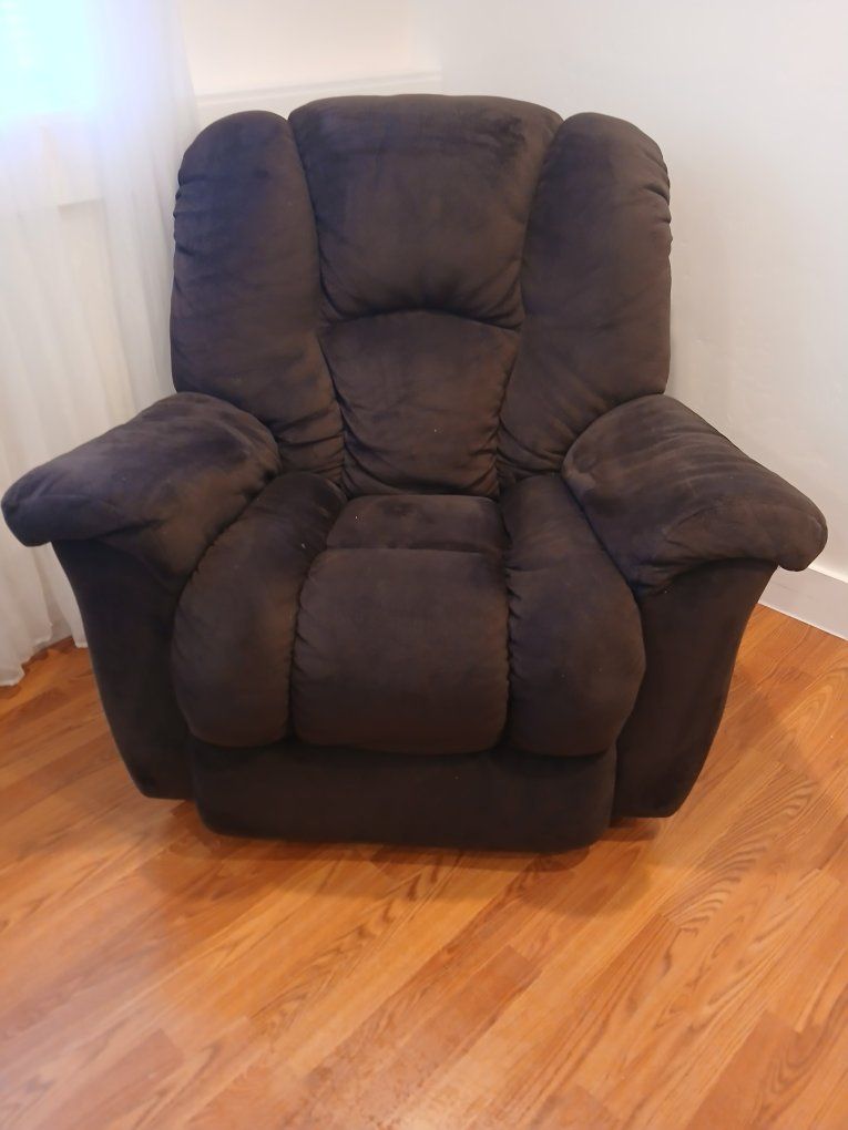 Main image 3