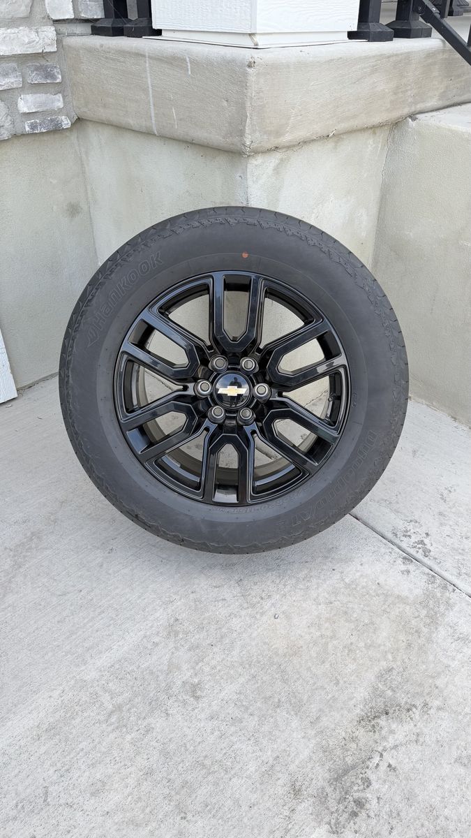 Chevy Silverado 1500 Tahoe Denali Rims and Tires 275/60R20 Hankook Dynapro