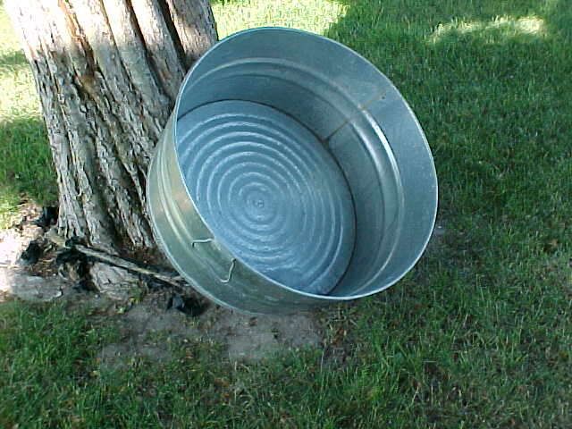 Large Vintage Wash tub....used indoors so excellent condition