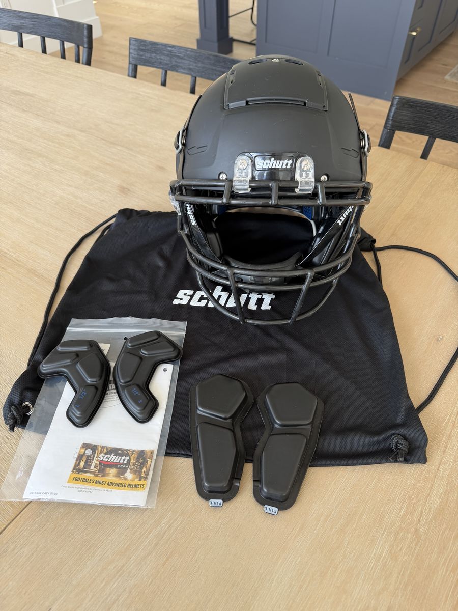 Schutt F7 2.0 collegiate size LARGE
