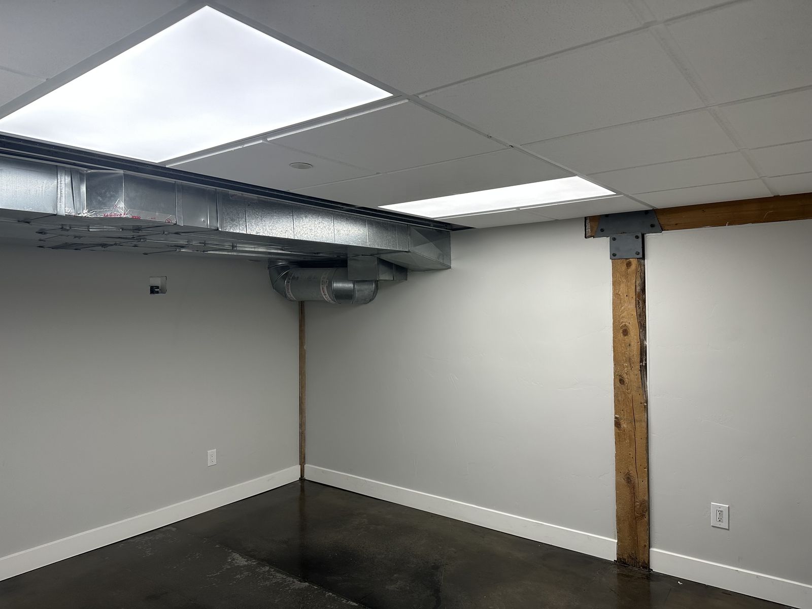 Great Sandy Location Office Space for Rent with Possibility to Expand