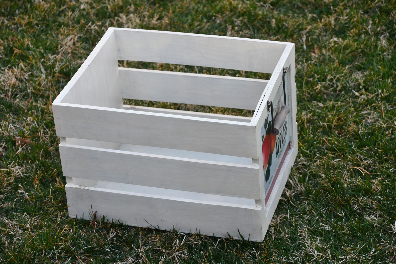 WHITE WOODEN CRATE ~ 15" x 12" x 10" ~ HANDLES ~ CLEAN