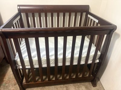 Baby crib